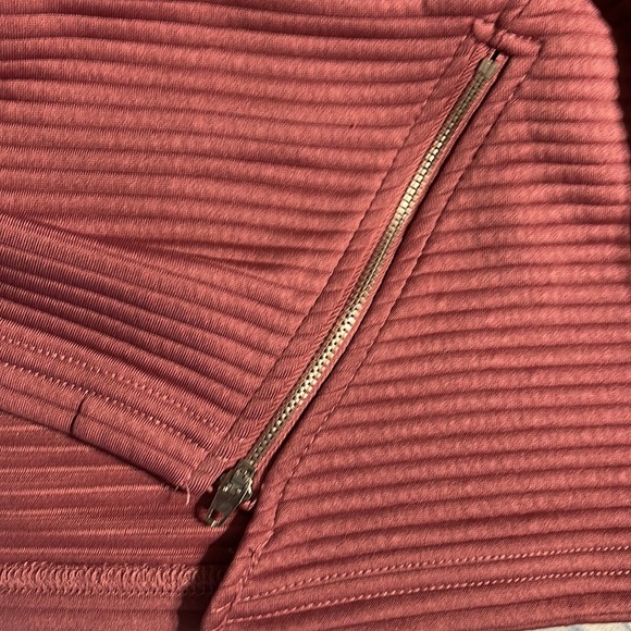 NWT Daisy Fuentes pullover top - Picture 7 of 8